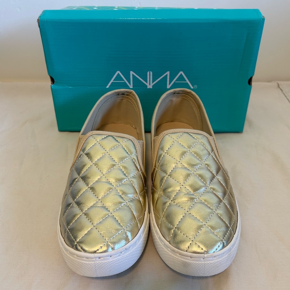 Pre-owned Women’s Gold slip-on shoes size 7